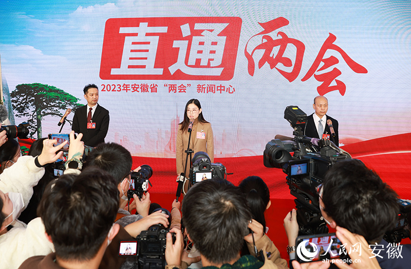 互聯(lián)網(wǎng)擁抱經(jīng)濟(jì)新聞稿(互聯(lián)網(wǎng)帶動(dòng)經(jīng)濟(jì)發(fā)展作文)